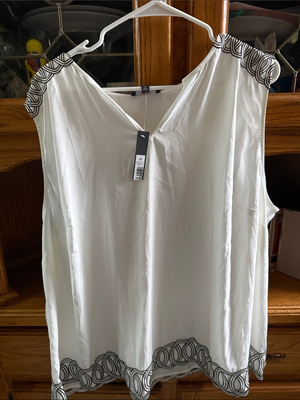 The Limited White Sleeveless V-Neck Top with Black Embroidered Trim 2Xl